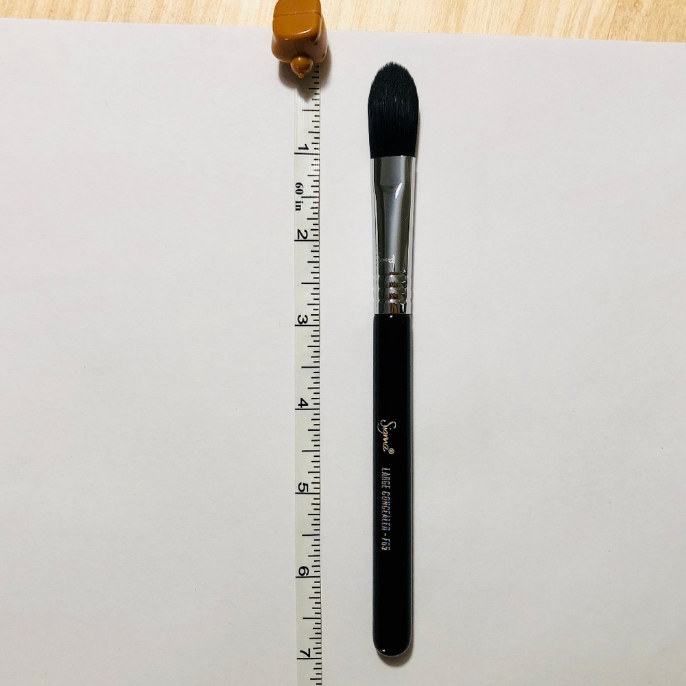 Sigma F65 Large Concealer Brush